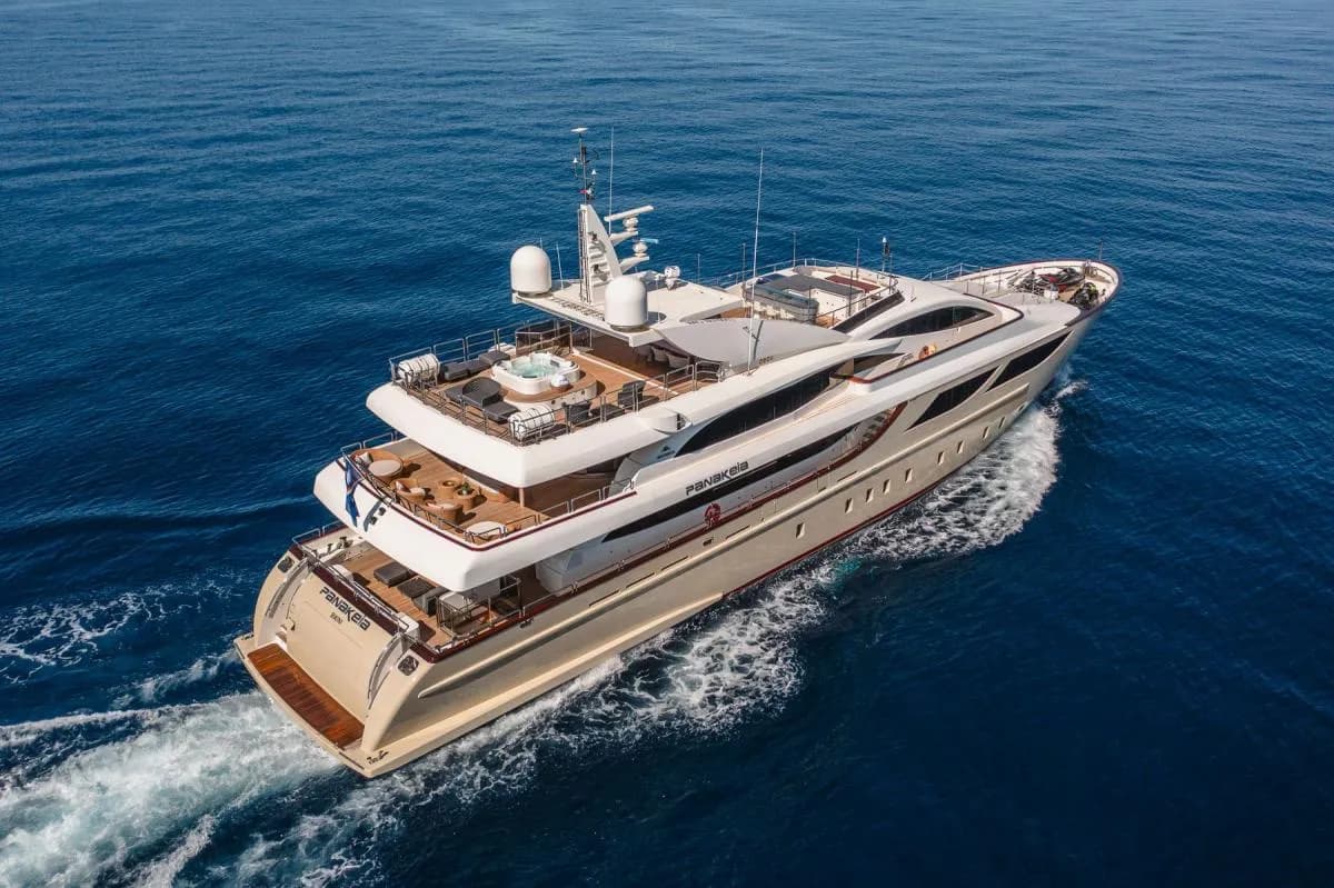 Astondoa 150 футов