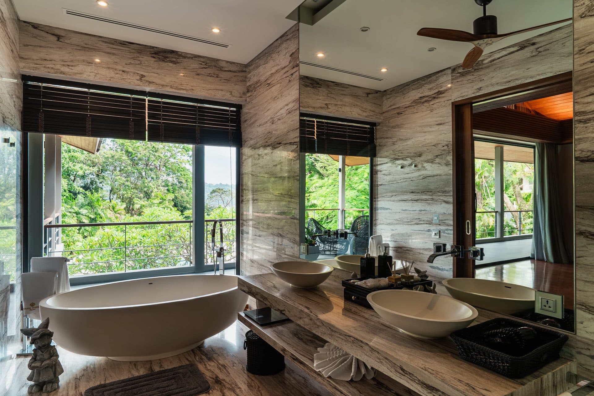 En-suite bathroom details