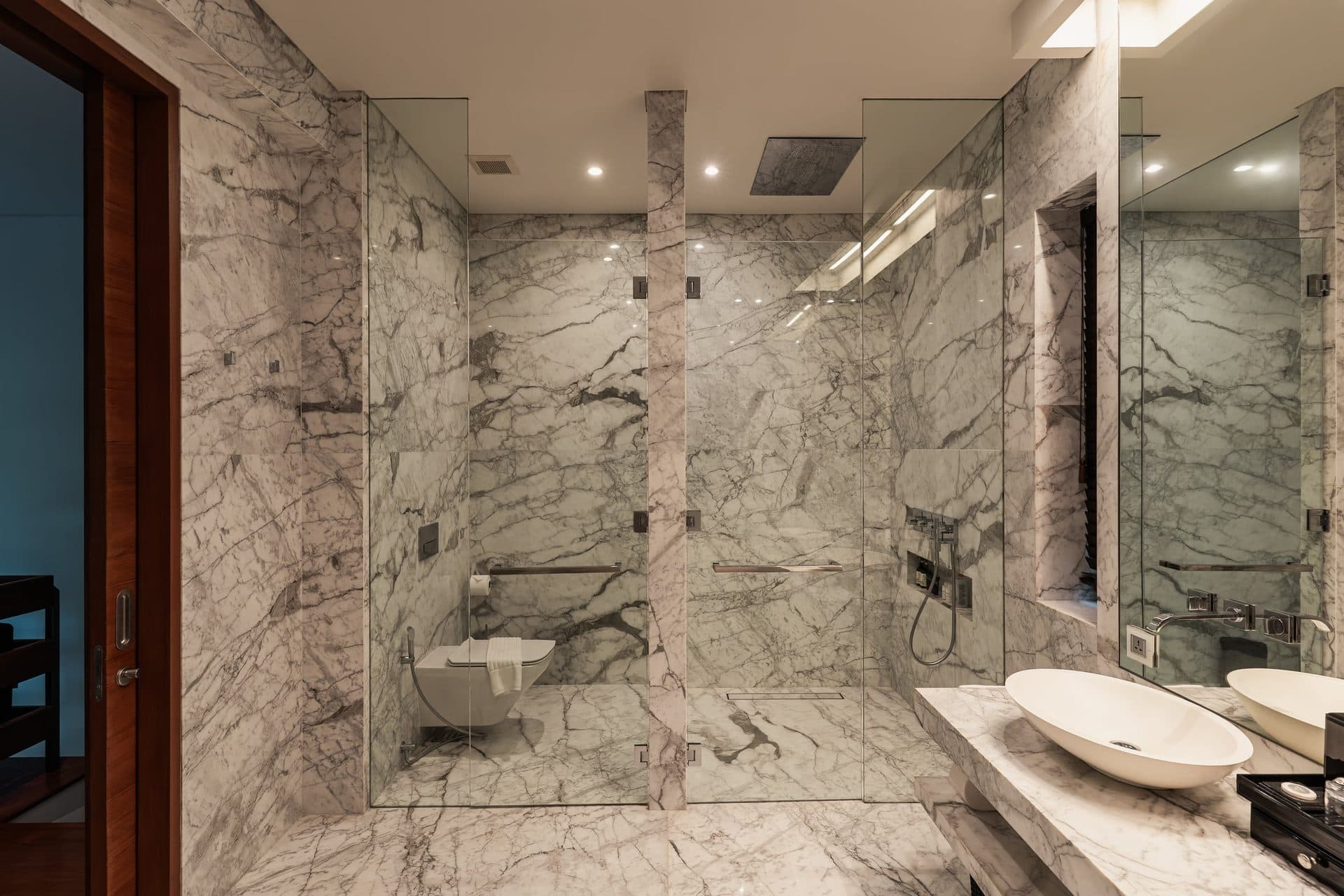 Cottage en-suite bathroom